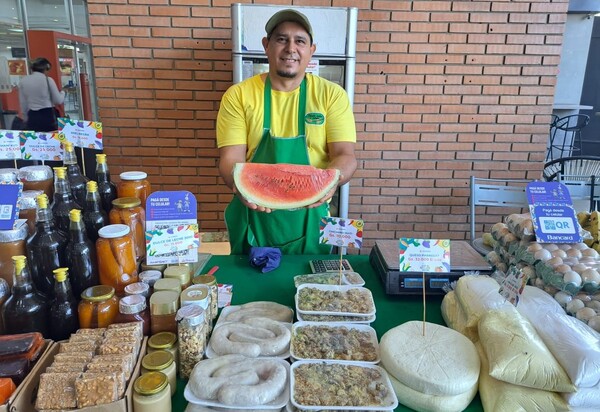 Familias de Central ofertan productos del campo sin intermediarios en el Multiplaza - .::Agencia IP::.