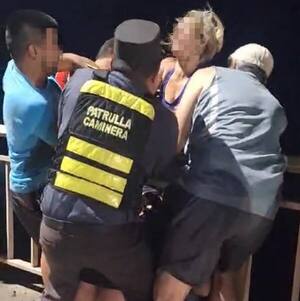 Patrulla Caminera rescata a mujer que intentó lanzarse del Puente Remanso