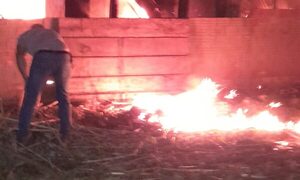 Galpón se incendia en San Cristóbal