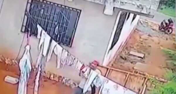 ¡Albañil es el que roba y huele las bombachas ajenas en Areguá!