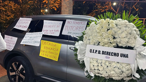 Estudiantes de Derecho exigen renuncia de decana