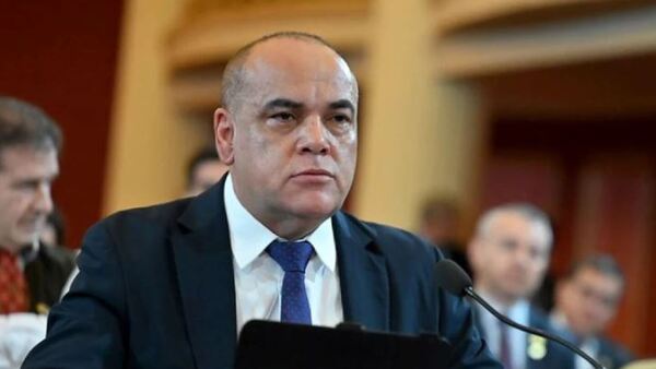 Bachi Núñez no sabe ni los nombres de nepobabies que contrató, pero son de su "entera confianza"