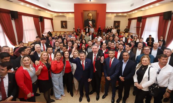 Más de 100 dirigentes de Fuerza Republicana se suman a Honor Colorado en Alto Paraná