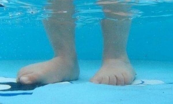 Tragedia en el barrio Ñasaindy: niño de 3 años muere ahogado en una piscina