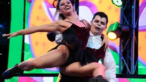 Lata Pararã se vistió de Drácula, bailó y se llevó un 3 de Calderini