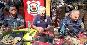 Policía y Fiscalía presentan evidencias rescatadas de aguantadero de criminales