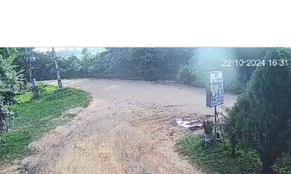 (VIDEO)Motoca adolescente sufrió accidente tras chocar contra otro biciclo
