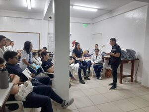 Comunidad académica de Caaguazú recibe capacitación sobre el Chagas