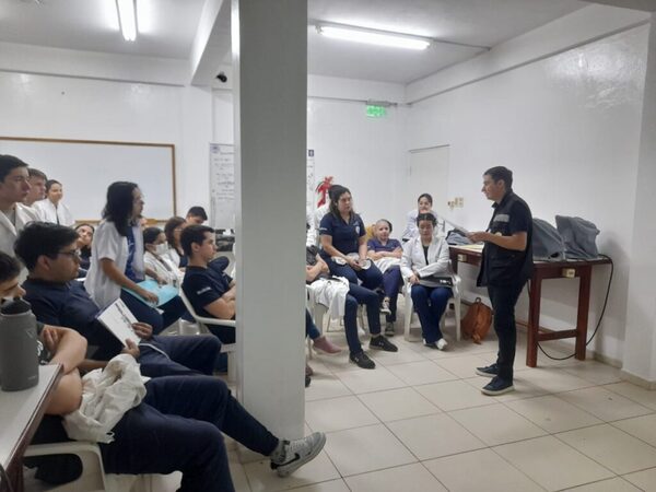 Comunidad académica de Caaguazú recibe capacitación sobre el Chagas
