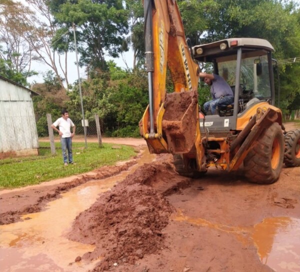 Restauración de más de 100 km de tramos vecinales fortalece conexión de cinco ciudades en Caaguazú