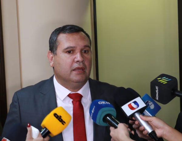 Colorados respaldan a Peña tras denunciar negociado de ABC con IPS