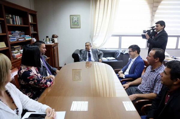 Ministro Ramírez Candia coordina acciones con autoridades locales para futura sede de juzgado en Yhú