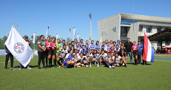 Escuela de Fútbol Porvenir se quedó con el título en la Sub 16 Femenina | Asociación Paraguaya de Fútbol
