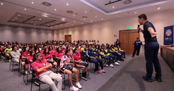 Apuntando a un crecimiento integral de nuestros jóvenes talentos | Asociación Paraguaya de Fútbol