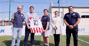 Visita de representante de la FIFA al CARDIF | Asociación Paraguaya de Fútbol