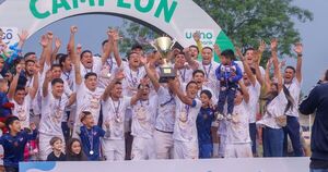 Sportivo Iteño levanta la copa de campeón de la Primera C | Asociación Paraguaya de Fútbol