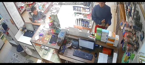 Descuidistas roban perfumes en farmacia de Concepción