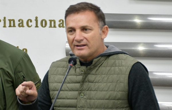 Ordenan detención de exministro boliviano de Defensa a efectos de su extradición