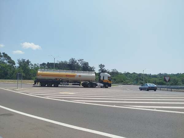 Nueva ruta de Caacupé sigue siendo escenario de accidentes de tránsito y vecinos reclaman paso peatonal - Nacionales - ABC Color