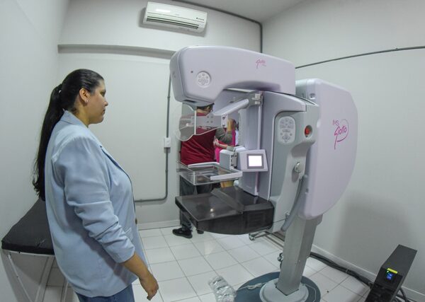 Gobierno duplica cantidad mamógrafos para hospitales y ratifica llamado a la prevención - .::Agencia IP::.