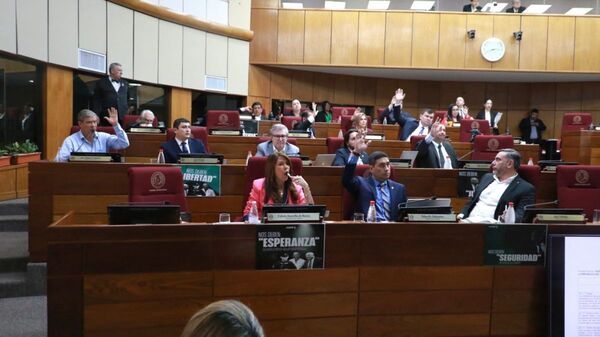 Bancada Democrática denuncia medidas arbitrarias y respalda a mujeres víctimas de violencia política