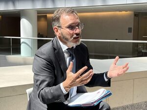 El FMI espera dos recortes m谩s de la Fed este a帽o y cuatro en 2025