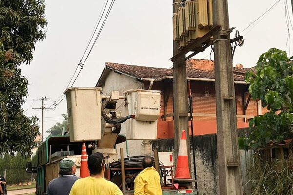 ANDE Interviene condominio del IPS por conexiones ilegales