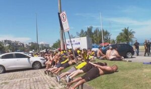 Versus / Más de 200 hinchas de Peñarol detenidos en Brasil antes de semifinal de Libertadores