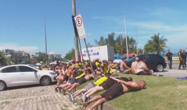 Versus / Más de 200 hinchas de Peñarol detenidos en Brasil antes de semifinal de Libertadores