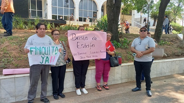 Jubilados denuncian estafa millonaria con pagarés de Amuclin