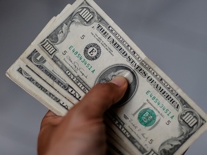 Afirman que tendencia alcista del dólar era esperable por la época - 1000 Noticias