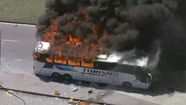 Buses quemados e hinchas de Peñarol arrestados antes del juego contra Botafogo