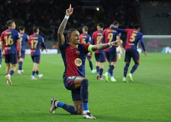 Versus / Barcelona confirma su buen momento y golea al Bayern con un sobresaliente Raphinha