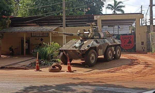 Funcionario penitenciario se fuga tras ser sorprendido con bulto sospechoso durante inspección