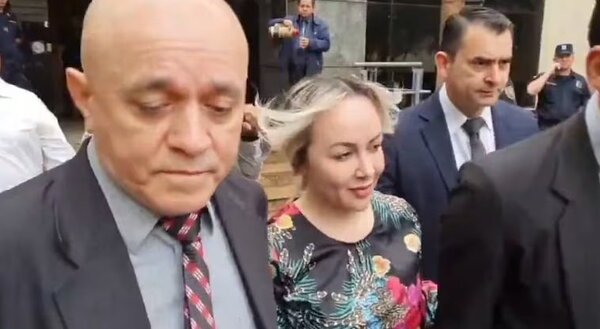 Exfuncionaria denunciada por estafa dio la cara, pero cerró la boca