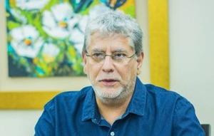 Periodista lanza libro enfocado en asesoría de comunicación política - 1000 Noticias
