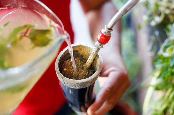 Cómo limpiar a fondo la bombilla del mate y tereré para cuidar la salud