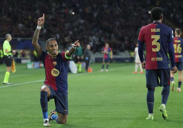 Raphinha entierra los viejos fantasmas de un Barça que regresa a la élite - Fútbol Internacional - ABC Color