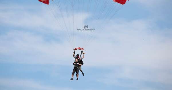 La Nación / FreeSpirit invita a formar parte del récord nacional de saltos tándem en un día
