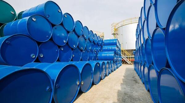 Precio del barril de Petróleo abr la semana a la baja