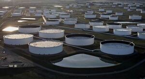 Se reducen las reservas comerciales de petróleo en EE.UU