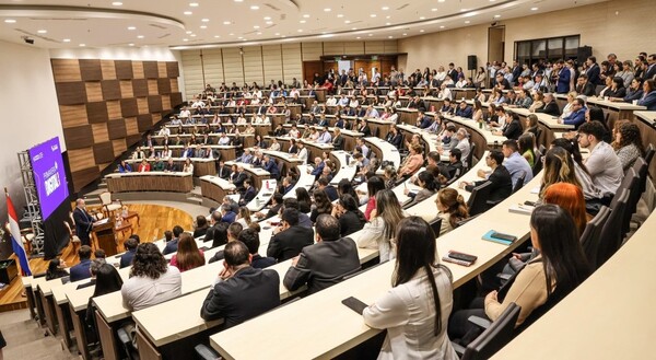Abordan temas relacionados con la innovación tecnológica en el sector financiero y su potencial para seguir transformando
