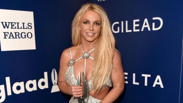 Britney Spears comparte en las redes que se ha casado ella misma
