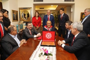 ANR entrega reconocimiento al primer titular de la ANDE - ADN Digital