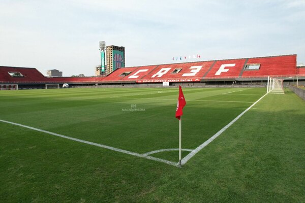 Versus / Olimpia solicitó a la APF llevar el partido ante Tacuary a Ciudad del Este