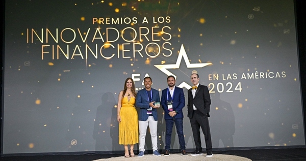 ueno bank recibe reconocimiento de platino en los Fintech Americas 2024