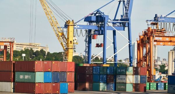 Exportaciones aumentaron 26,9% al cierre de mayo y se registra superávit comercial