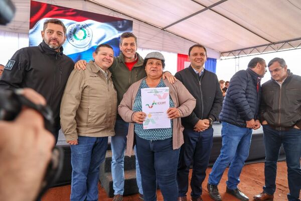 Titulación récord: es uno de los principales logros del primer año de Santiago Peña
