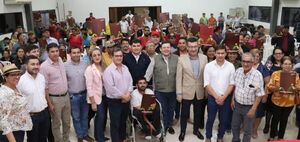 INDERT lleva 200 títulos y felicidad a pobladores de San Pedro