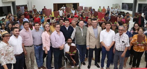 INDERT lleva 200 títulos y felicidad a pobladores de San Pedro